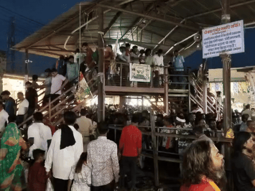 पैदल यात्रियों की सुविधा के लिए एक किमी मार्ग पर टीनशेड लगाया गया है। साथ ही एक तरफ से दूसरी तरफ जाने के लिए पुलिया भी बनाई गई है।