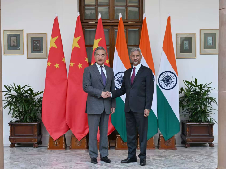 वांग ने भरोसा जताया कि चीन भारत समेत पड़ोसी देशों के साथ मिलकर शांति, सुरक्षा और समृद्धि वाला माहौल बनाने के लिए तैयार है।
