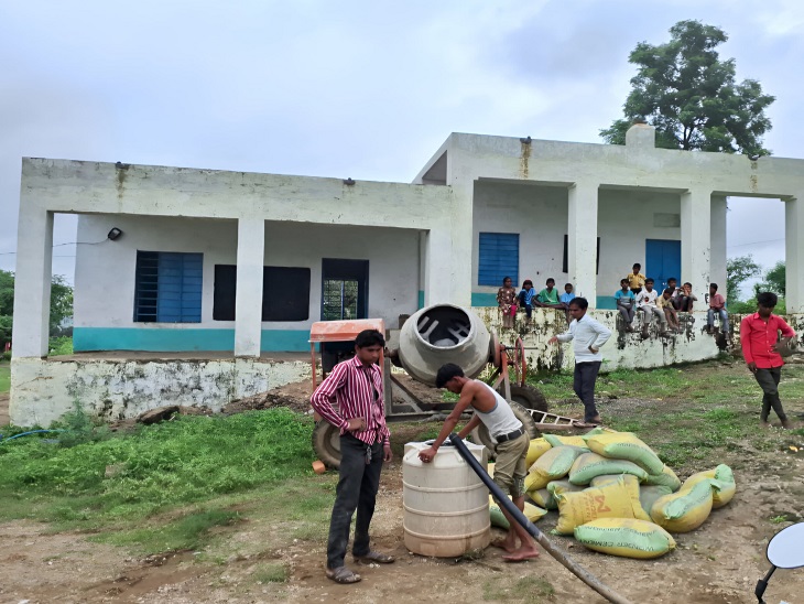 जब काम शुरू हुआ उससे पहले स्कूल की बिल्डिंग ऐसी थी