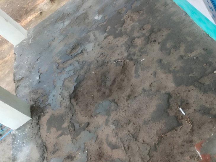 ऐसी थी पहले फर्श अब चकाचक बना दी गई