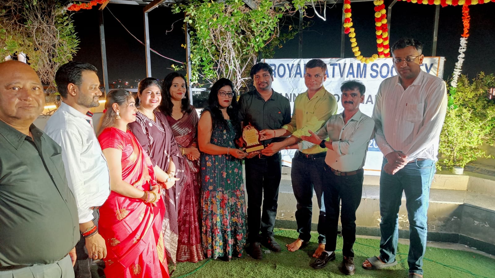 बैडमिंटन, कैरम, शतरंज, टेबल टेनिस और एथलेटिक्स जैसी प्रतियोगिताओं ने उत्सव को रोमांचक और यादगार बना दिया।