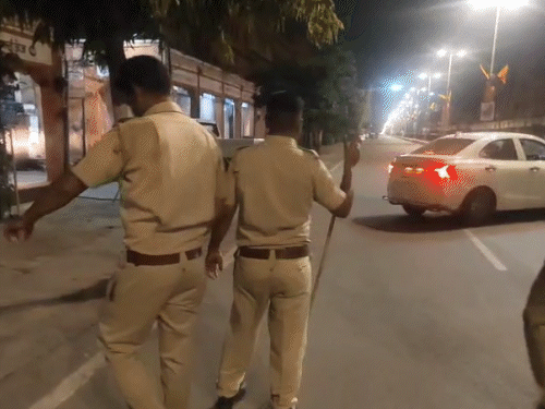 अवैध डेरियों के संचालकों के विरोध को रोकने के लिए सतर्कता दस्ते की टीम भी तैनात रही।
