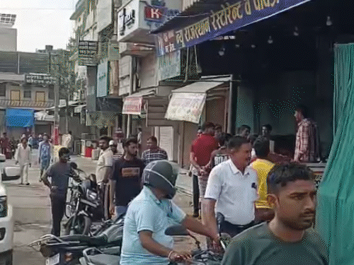बंद के दौरान शहर में एक ढाबा खुला मिला। इस पर संघर्ष समिति के पदाधिकारियों ने समझाइश की और उसे बंद करवाया।