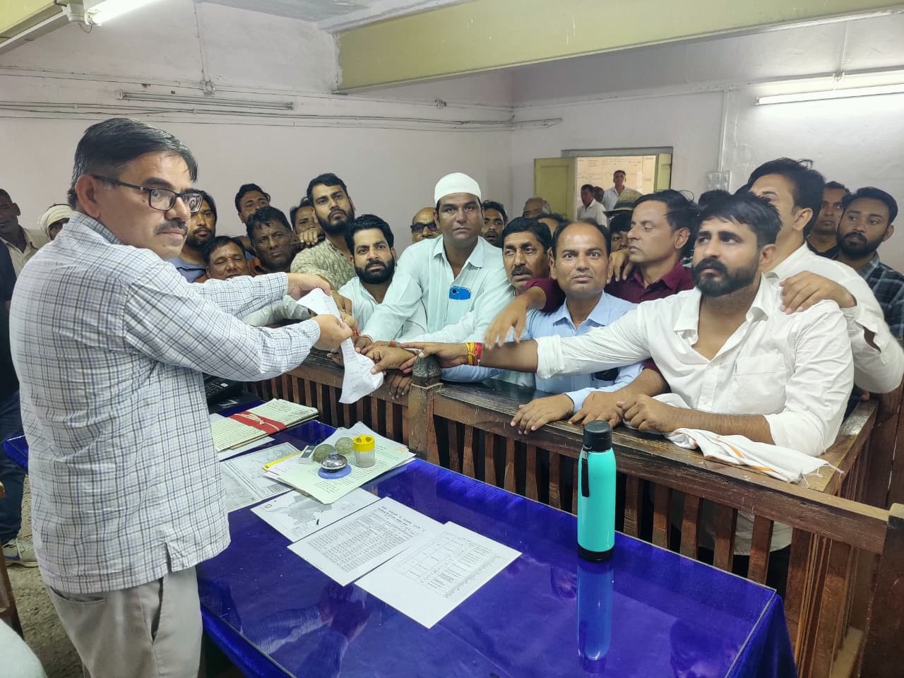 स्मार्ट मीटर के विरोध में ज्ञापन सौंपा।