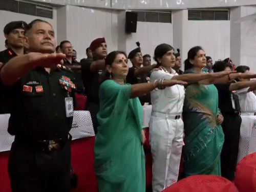 दिल्ली के एक कार्यक्रम में आर्मी चीफ उपेंद्र द्विवेदी और उनकी पत्नी से अंगदान का संकल्प लिया। - Dainik Bhaskar