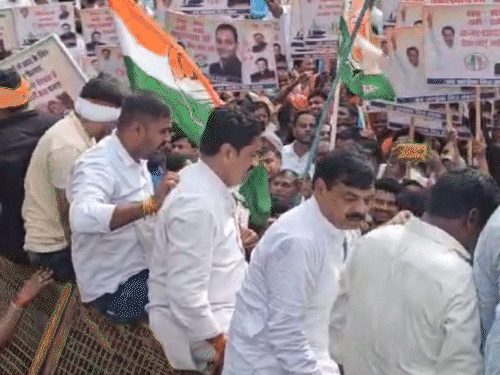The Congress demonstrated on the collectorate.