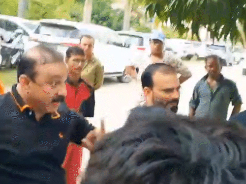 शहाबुद्दीन ने जाते-जाते हफ्ते भर में गोली मार देने की धमकी दिया।