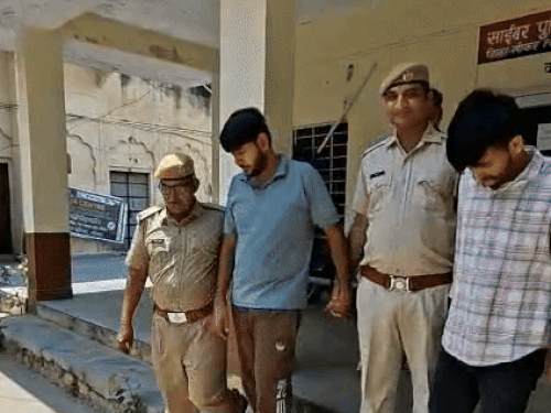 तीनो आरोपी पिछले 3-4 महीने से सीकर में रहकर ठगी कर रहे थे।