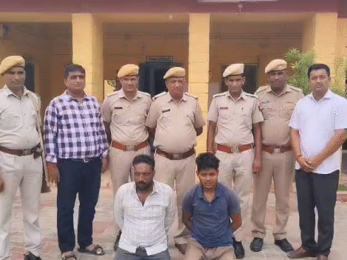 पुलिस ने दोनों को नाचना से पकड़ा। यहां ये बकरी खरीद रहे थे।