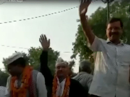 पूर्व सीएम को रोड शो के दौरान एक युवक ने थप्पड़ मार दिया था।