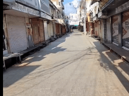सीकर के तबेला मार्केट में एक भी दुकान नहीं खुली,एक आदमी तक भी नजर नहीं आया।