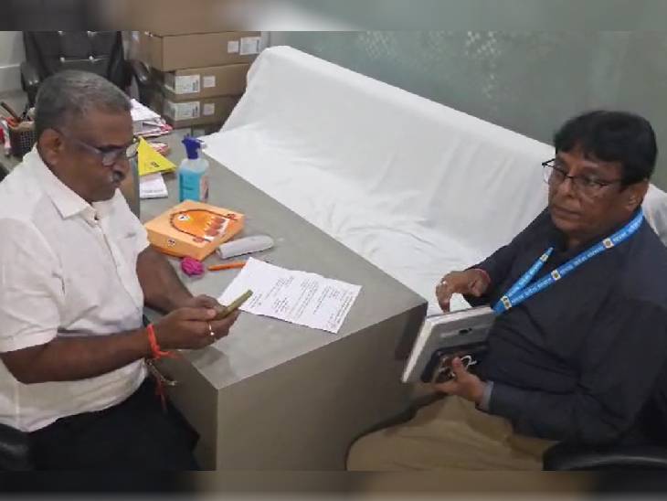 इंदौर में मरीज की शिकायत पर जांच करने पहुंचे सीएमएचओ, नोटिस देकर जवाब मांगा|इंदौर,Indore - Dainik Bhaskar