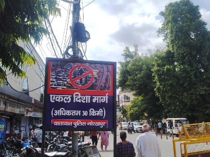 रास्ता वन वे होने के बाद खाली रहीं सड़कें