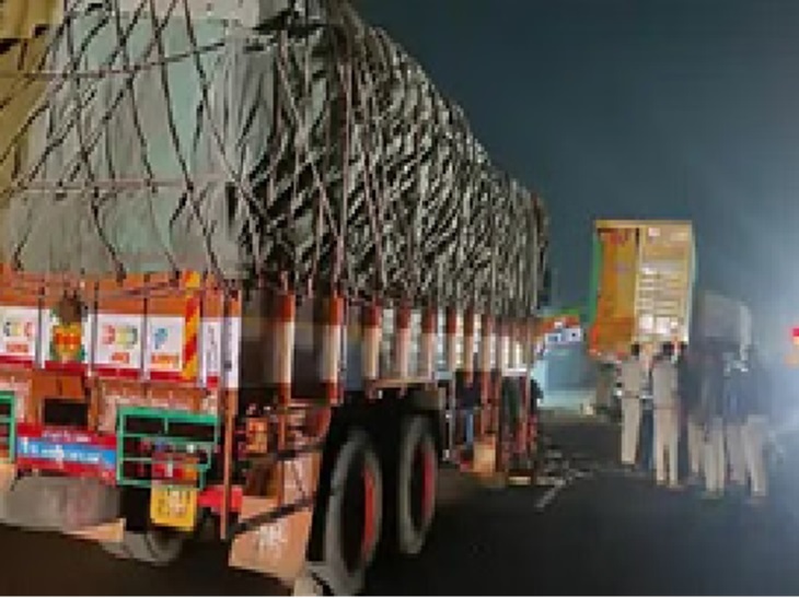 आगे जा रहे ट्रक के अचानक ब्रेक लगाने से ये हादसा हुआ है। प्रतीकात्मक फोटो।