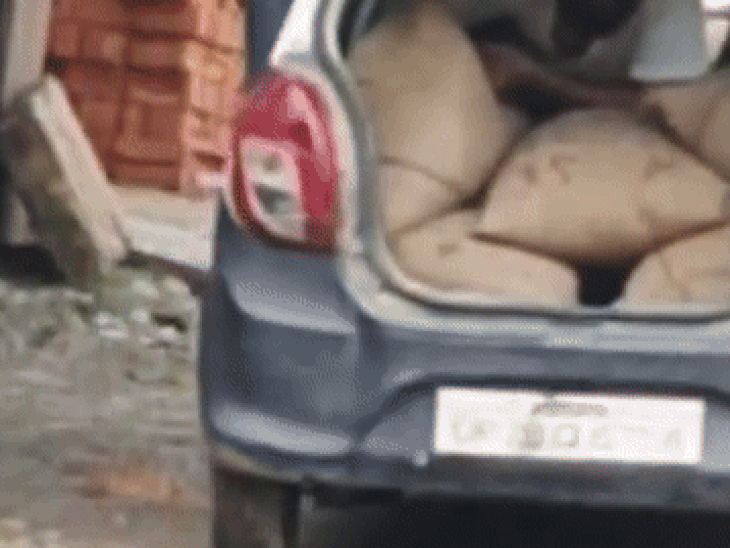 आरोप है कि पिछले ढाई माह से लगातार राशन चोरी की जा रही है।