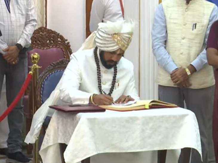 Guru Khushwant Saheb was sworn in as a minister at Raj Bhavan.