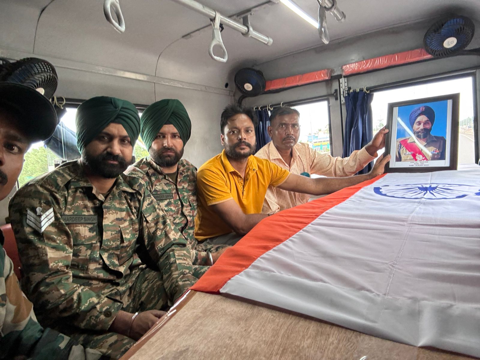The soldiers wrapped the dead body wrapped in the tricolor.