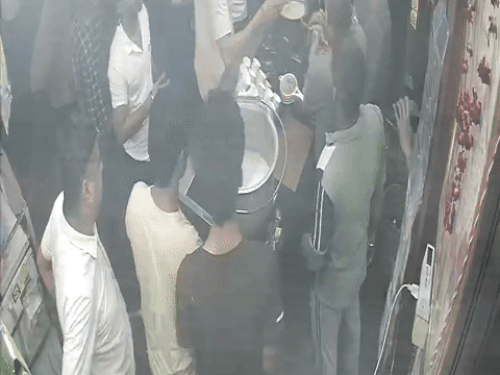 घटना मंगलवार रात साढ़े 7 बजे की है।
