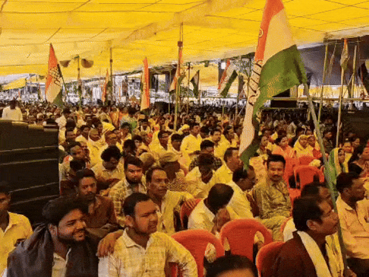 10,000 chairs have been installed in the pandal built in the venue of the venue.