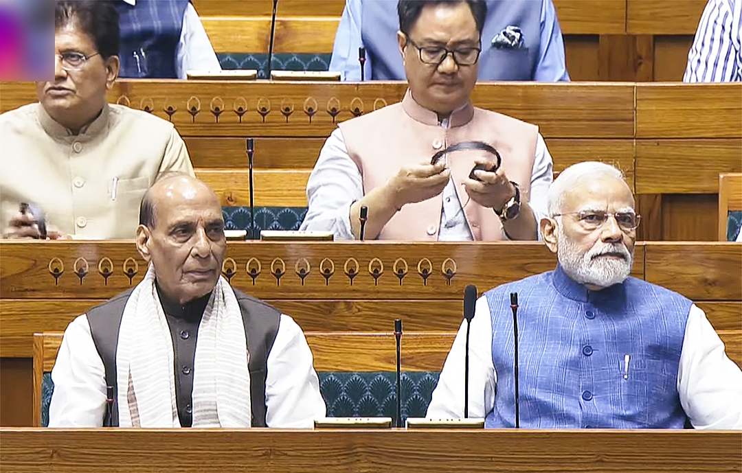 पीएम मोदी गुरुवार को मानसून सत्र के आखिरी दिन लोकसभा की कार्यवाही में शामिल हुए।