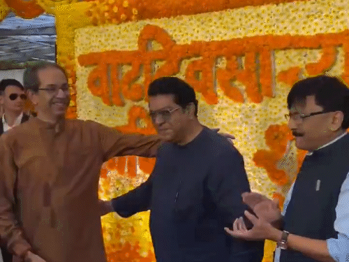उद्धव ठाकरे के बर्थडे पर राज ठाकरे उनके घर मातोश्री पहुंचे थे।