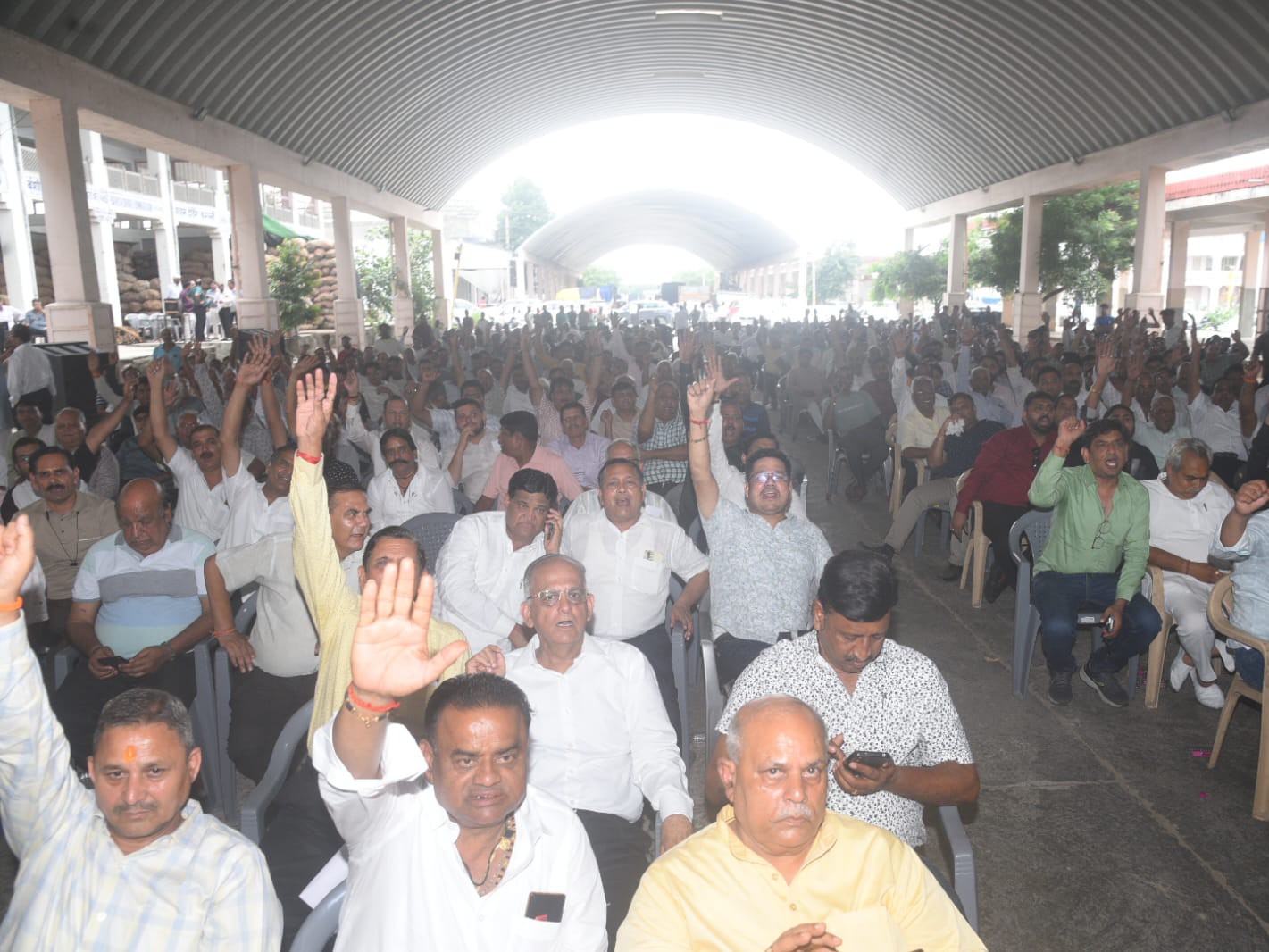राज्य की 247 मंडियों के करीब 2000 व्यापारी शामिल हुए।