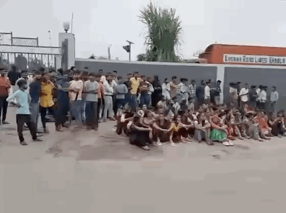 बड़ी संख्या में महिलाएं भी धरने प्रदर्शन में शामिल हुई।
