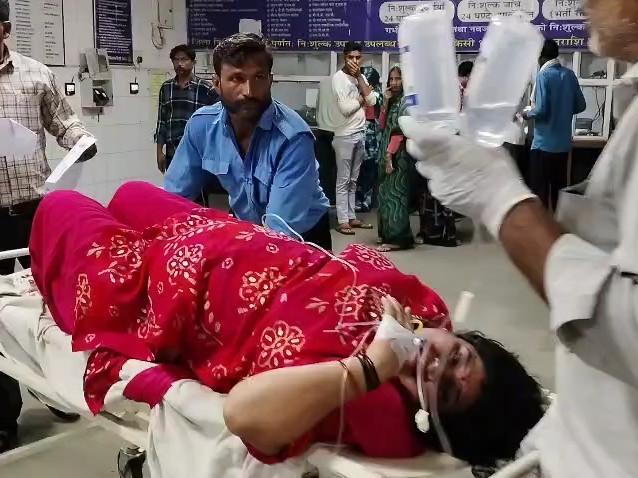 हादसे में एक गर्भवती महिला भी घायल हुई है।