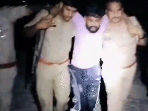 आजमगढ़ में पुलिस मुठभेड़ लुटेरा गिरफ्तार।