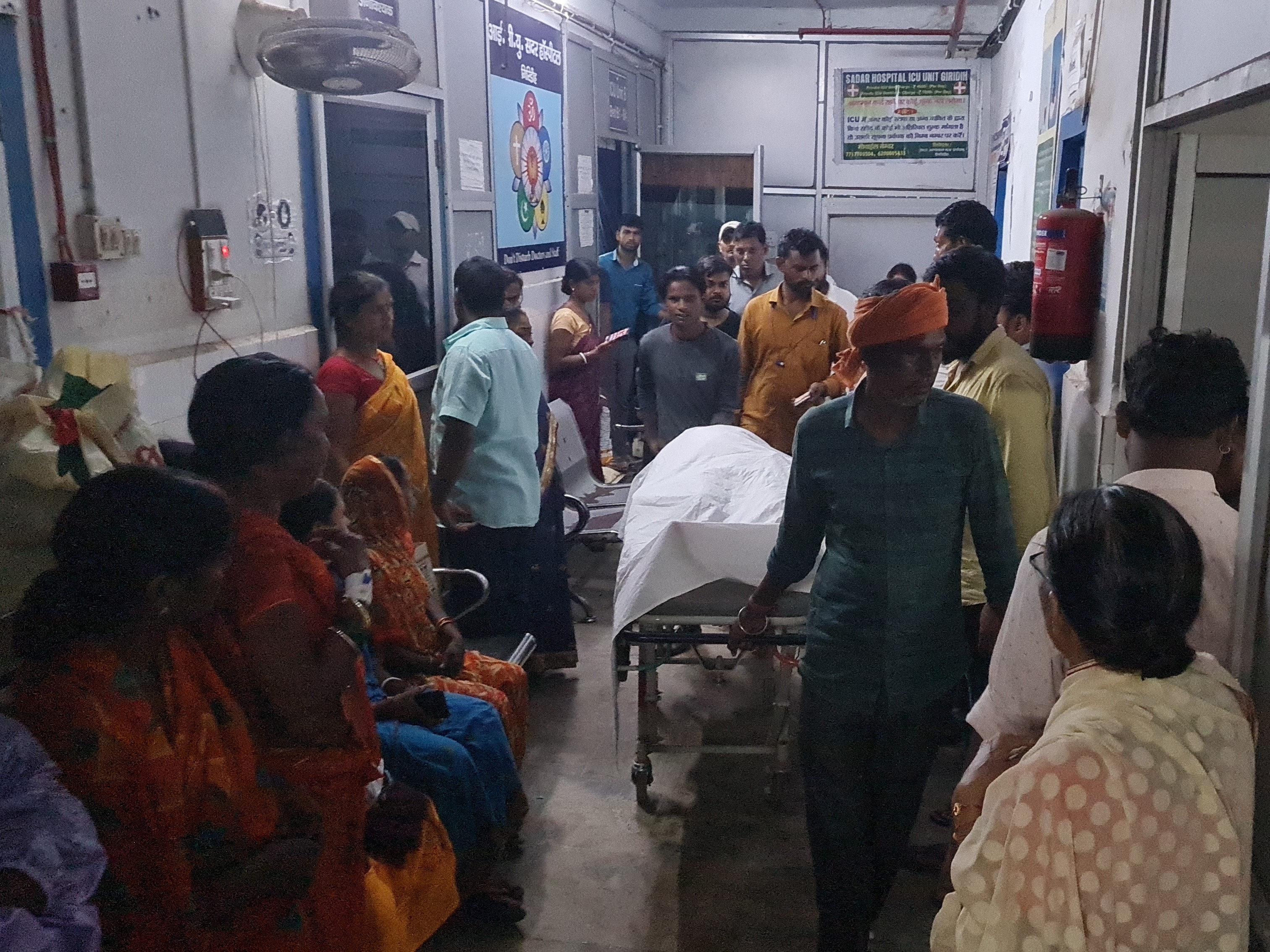 युवती ने आईसीयू में इलाज के दौरान दम तोड़ दिया।