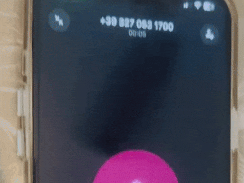 सिंगर मनकीरत औलख को कॉल करके भी धमकी दी गई।