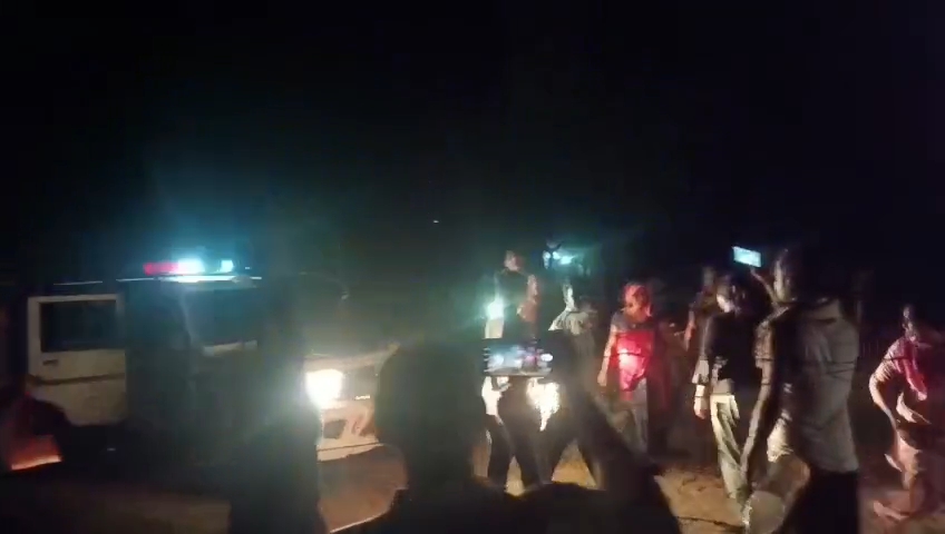 पुलिस पहुंचने पर ग्रामीण हुए उग्र