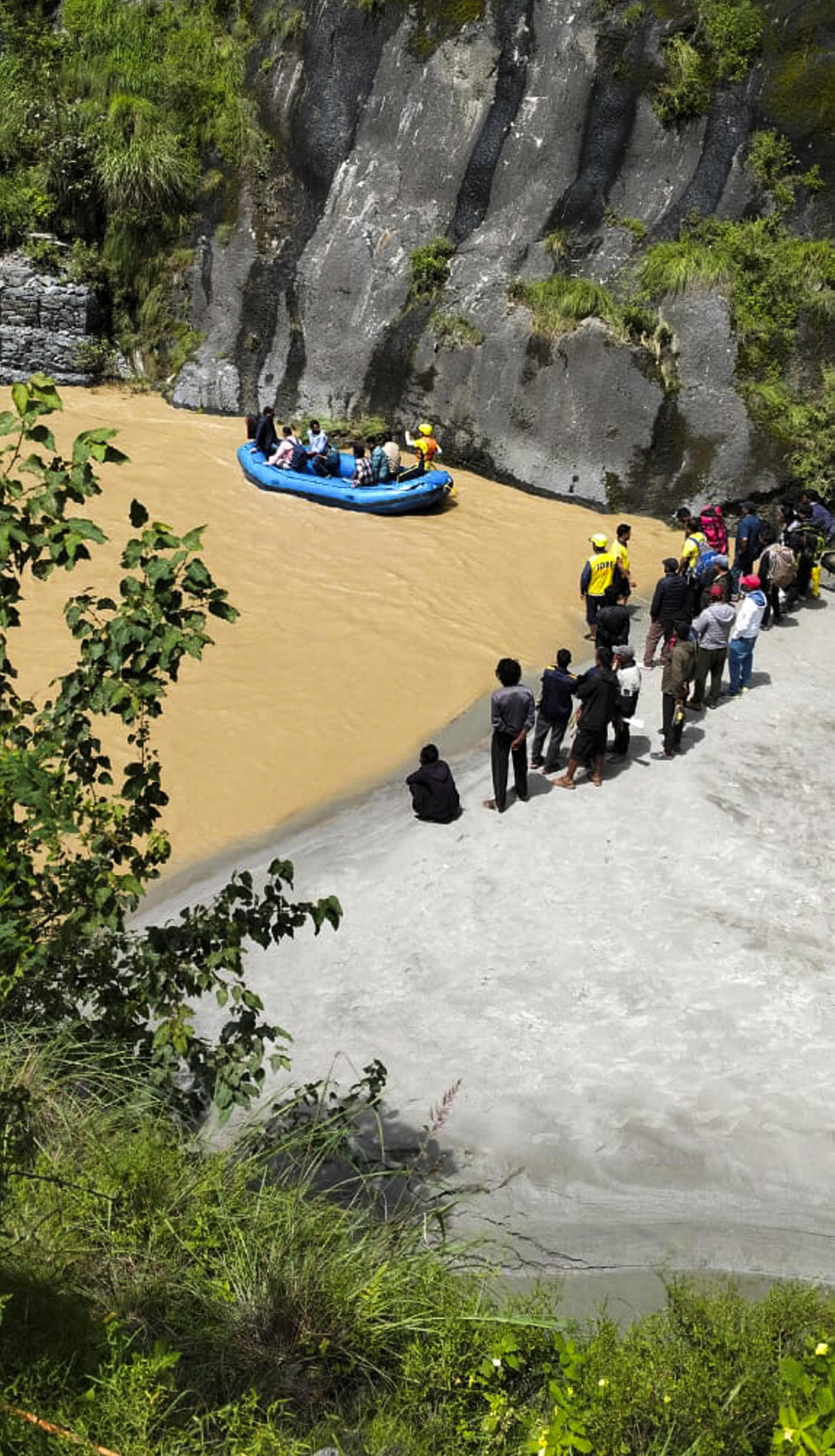 उत्तराखंड में उत्तरकाशी के धराली में 5 अगस्त को बादल फटा था। यहां 200 से ज्यादा लोग लापता हैं। उनकी तलाश गुरुवार को भी जारी रही।