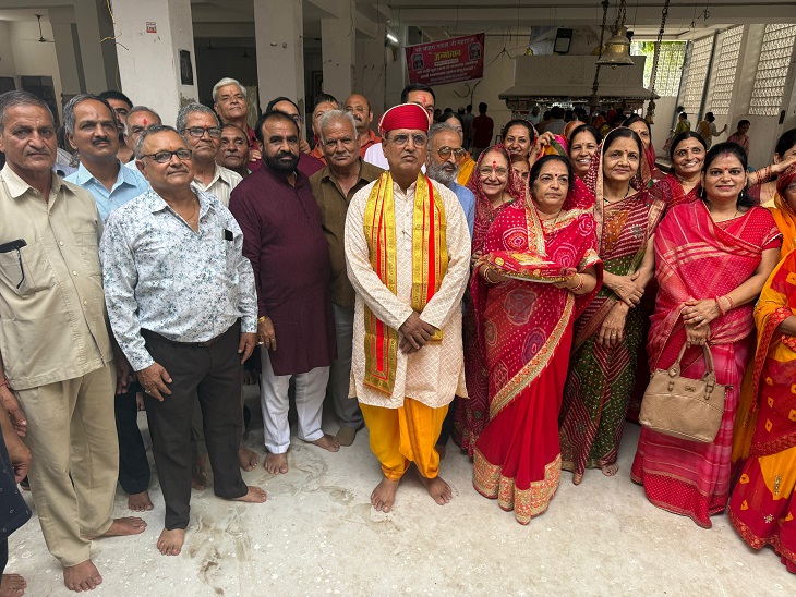 बोहरा गणेश जी मंदिर में जुटे श्रीमाली समाज के पदाधिकारी