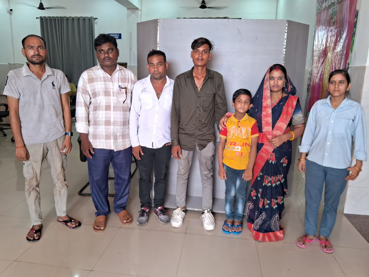 तारा को लेने बड़ा बेटा अरिन पात्रे, भाई अर्जुन सिंह, दामाद रामु कुमार पहुंचे।