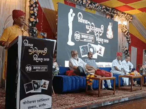 मुख्य सचेतक और जालोर से बीजेपी विधायक जोगेश्वर गर्ग ने जालोर में जिला स्तरीय फोटोग्राफर सम्मान समारोह को संबोधित करते हुए अपनी बात रखी।