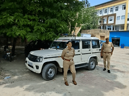 हॉस्पिटल में मौजूद गोकुलपुरा थाना पुलिस।