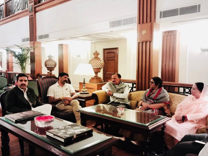 State Congress in -charge Rajni Patil reached Shimla late in the evening.