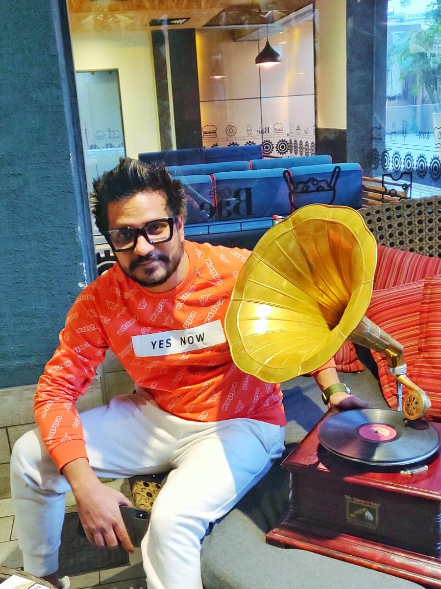 इस फिल्म में कुणाल ने न केवल लिरिक्स लिखे हैं, बल्कि एक खास गाने का म्यूजिक भी खुद कंपोज किया है।