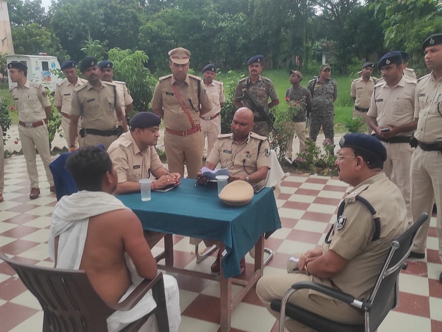 Khagaria SP inspected Chautham police station | खगड़िया एसपी ने किया ...