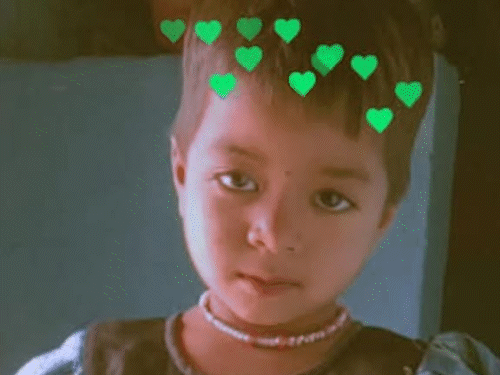 तालापारा की रहने वाली तीन साल की मुस्कान महिलांग मोहल्ले के आंगनबाड़ी में पढ़ती थी। - Dainik Bhaskar