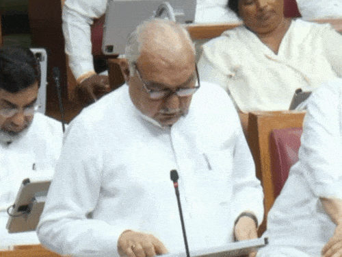 At the beginning of the House, Chief Minister Naib Singh Saini and former Chief Minister and Congress MLA Bhupendra Singh Hooda read the motion.