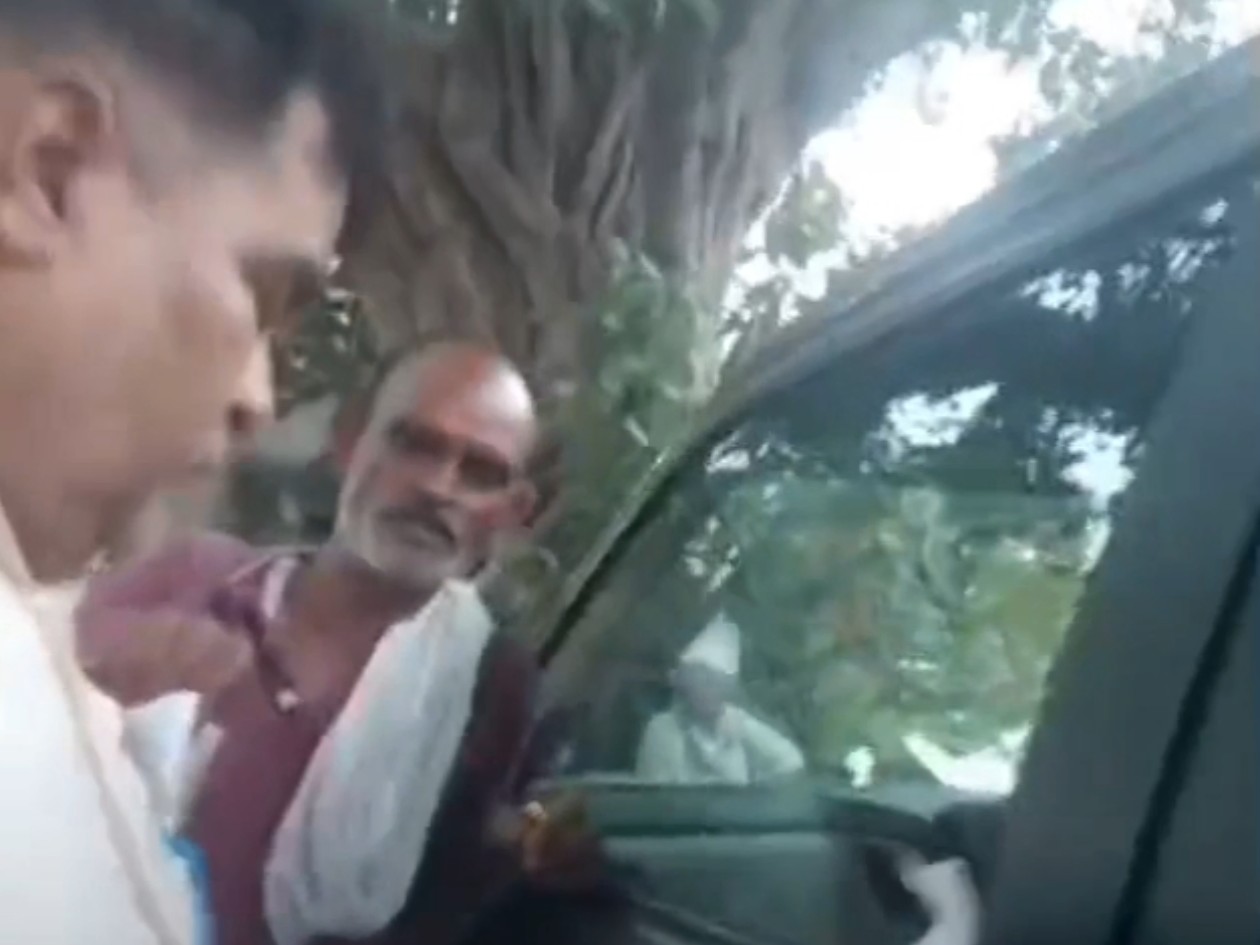 वीडियो में VDO रिश्वत लेते नजर आए।