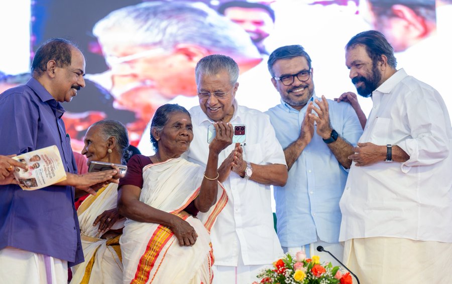 Pinarayi said- only 38% of families in India have digital literacy.