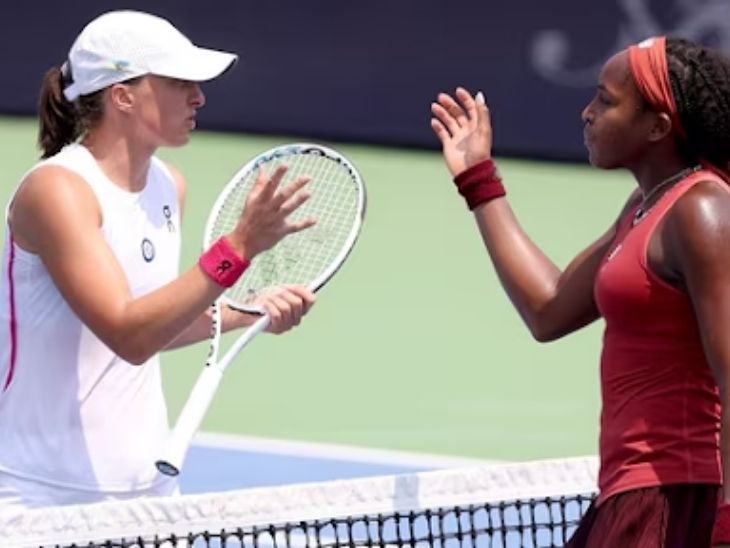Poland's Iga Swietech congratulated Coco Goff after a semi -final match of Western and Southern Open at Lindner Family Tennis Center on August 19. - Dainik Bhaskar