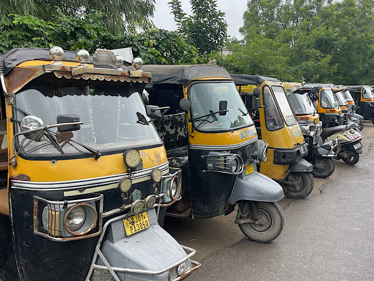 अजमेर में करीब 4 हजार से ज्यादा ऑटो ड्राइवर है।