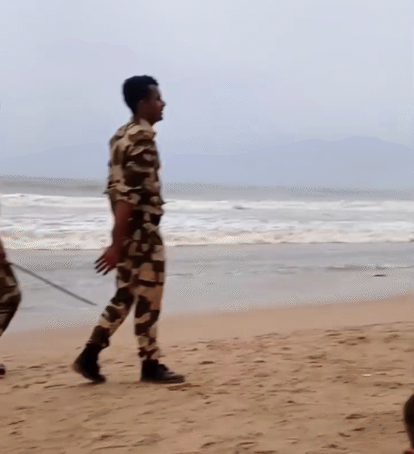 मुंबई विजिट के दौरान रज्जाक ने ये वीडियो सोशल मीडिया पर अपलोड किया था।
