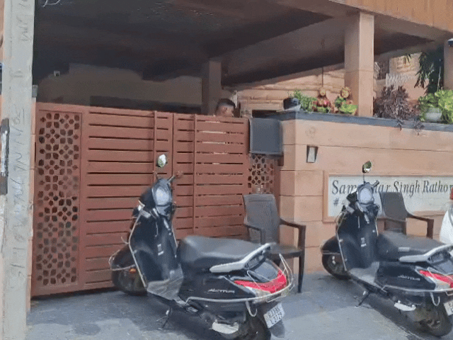 समुंदर सिंह राठौड़ के जोधपुर में भगत की कोठी विस्तार योजना में बने आलीशान बंगले पर भी ईडी की टीम ने छापेमारी की।