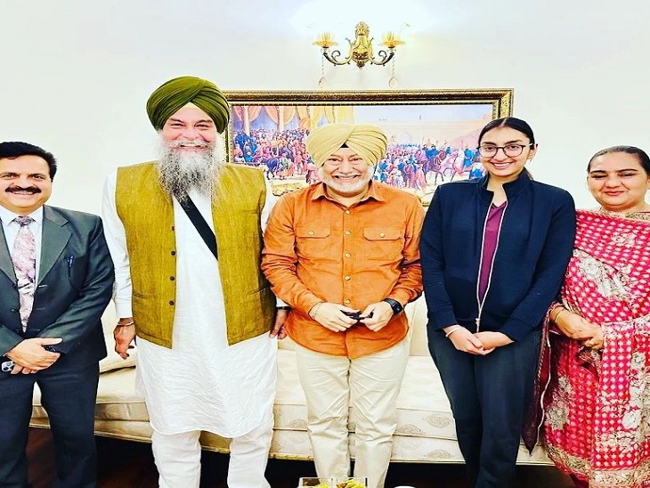 पंजाब विधानसभा स्पीकर कुलतार सिंह संधवां की जसविदंर भल्ला के साथ पुरानी तस्वीर। - Dainik Bhaskar