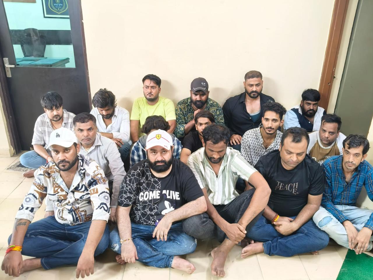 भांकरोटा में हुक्का बार में देर रात 2 बजे एक्शन के बाद पुलिस थाने में बैठे युवक